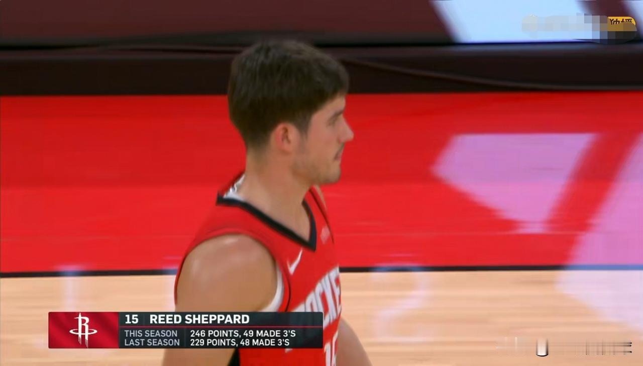 火箭新星谢波德真是投不进球！在今天火箭主场迎战国王的上半场比赛中，谢波德替补出战