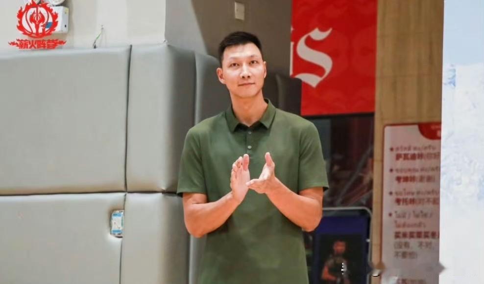 易建联周鹏久违同框！“宏远双子星”重聚，青春好像回来了昨天，两位广东宏远功勋