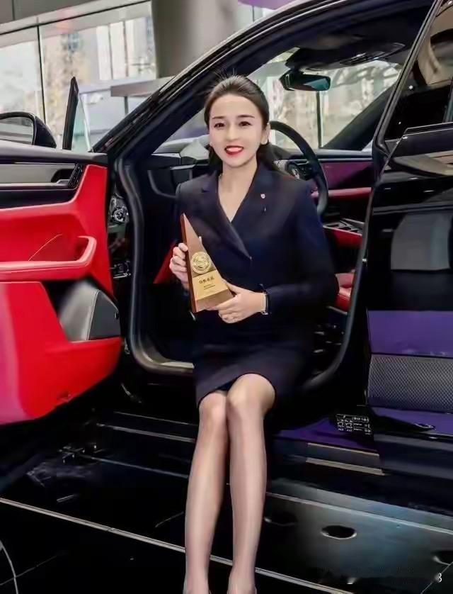 人比人得死，货比货得扔，店比店也让人感慨万分！青岛保时捷4S店的女销售冠军，在