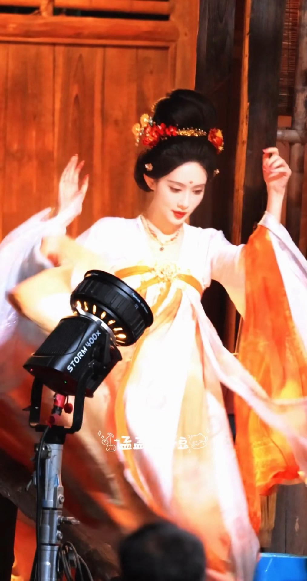 这个孟儿越夜越美丽🥹🥹🥹孟子义月下酌酒路透​​​