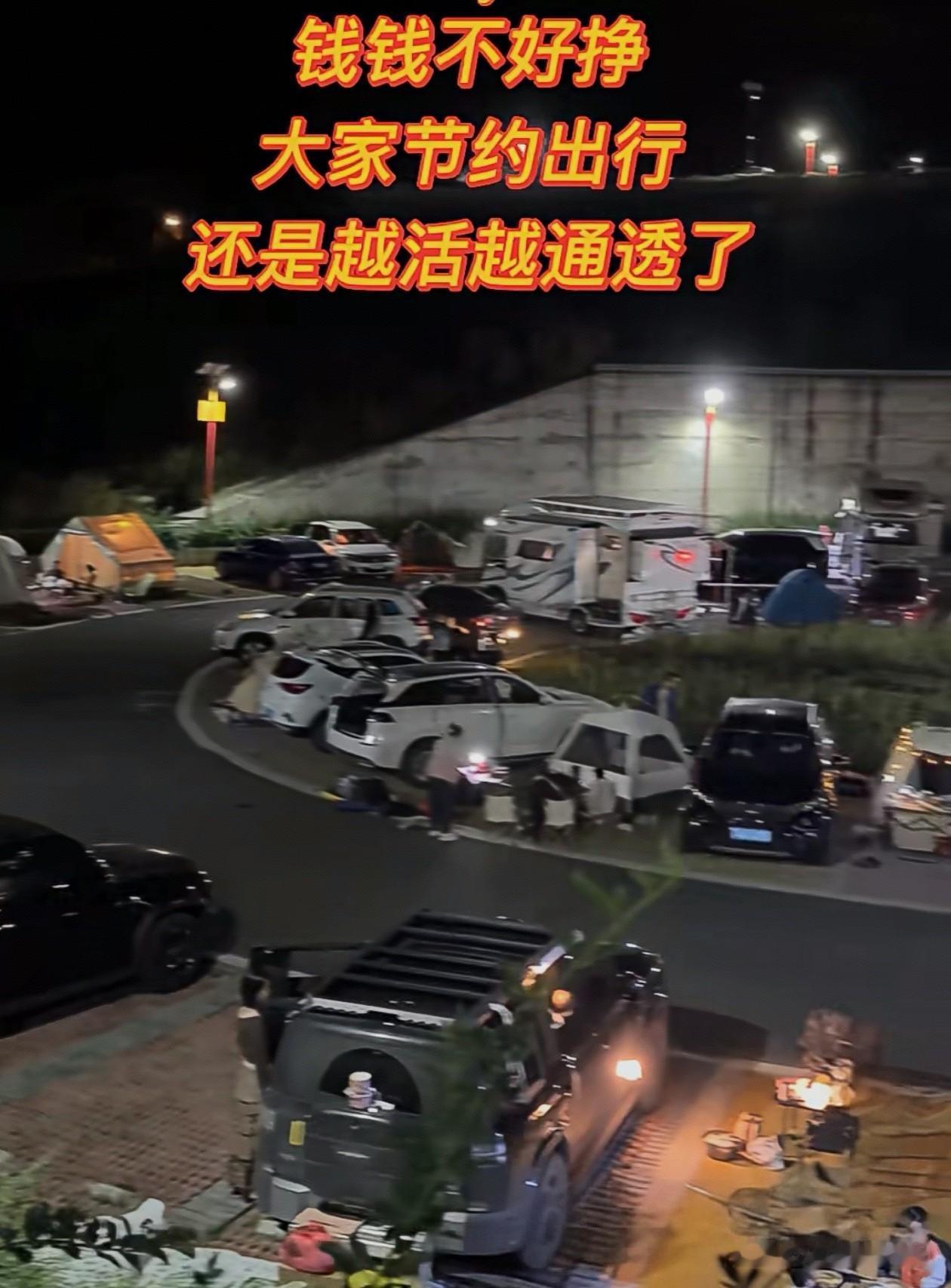 国庆期间，很多酒店的房价由平日的100多，涨到了600多，甚至更高。在这个旅游的