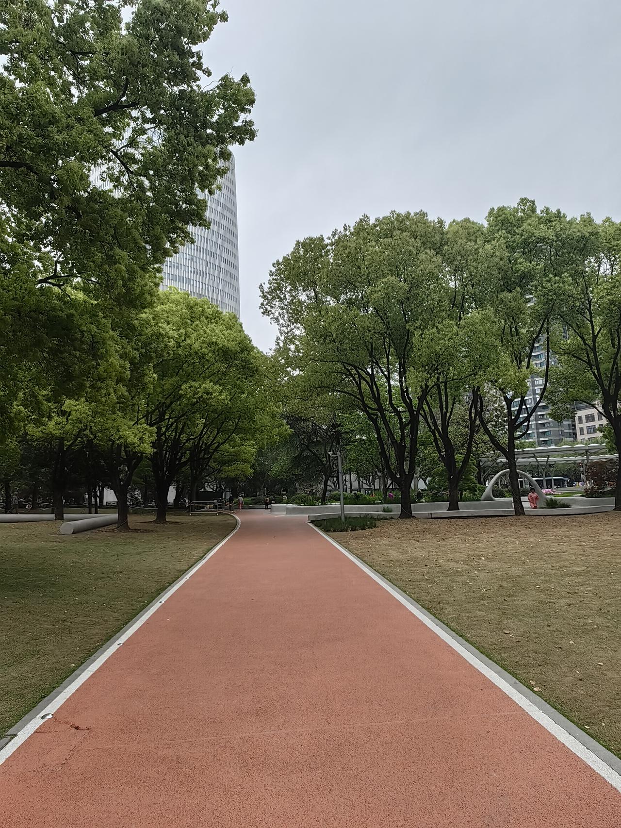 高换手率的股票好不好，不能一概而论。2022年有新能源股底部横盘3个月，每日换手