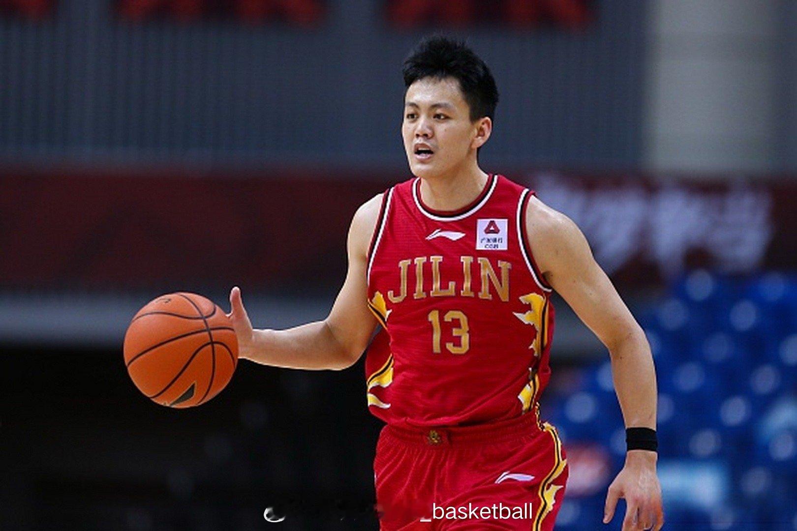 姜宇星交易的更多细节透露出来：吉林男篮本可以高价售卖姜宇星的优先续约权但是吉林男