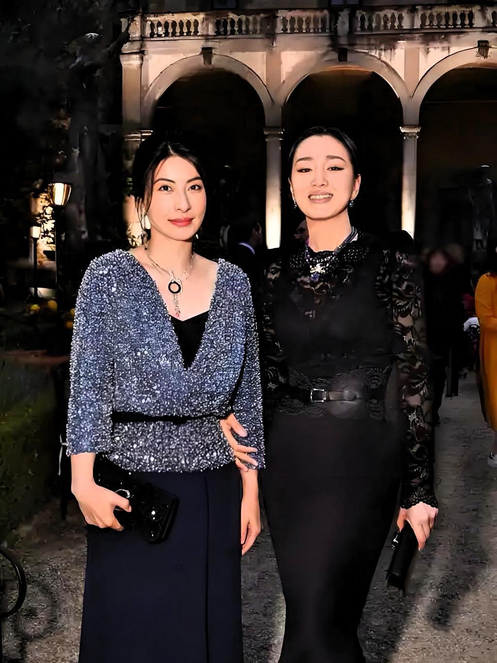 郭晶晶的脸确实很绝！算不上标准美人，可每次和女明星同框都没输过。哪怕站在巩俐身