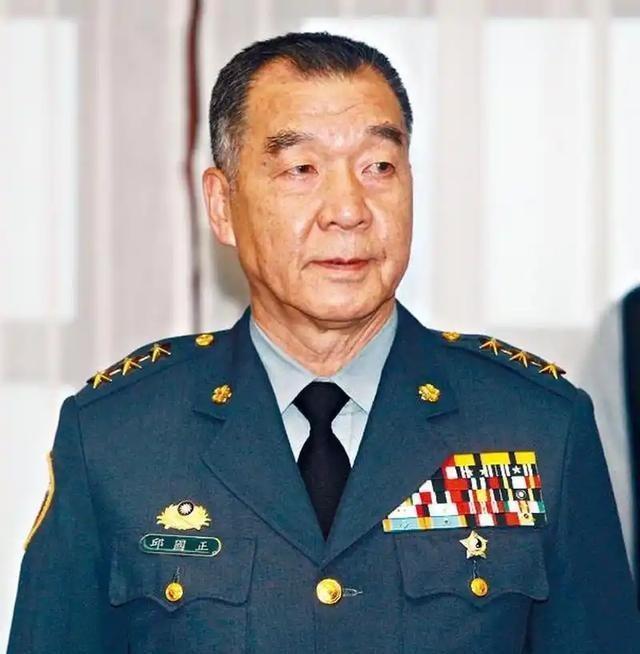 一个带了一辈子兵的人，当着立法机构的面说：你要打多久，我就陪多久。这话从邱国正嘴