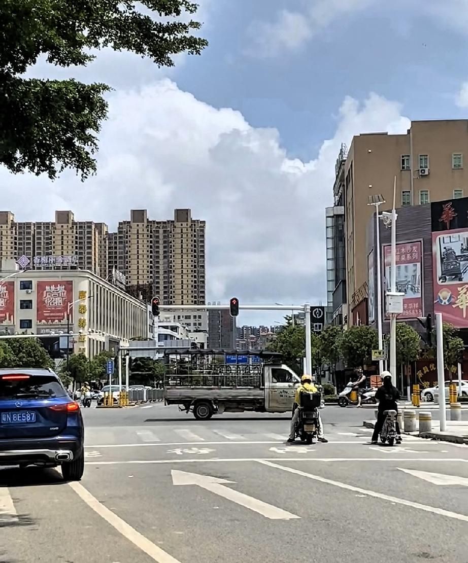 今天就是7月22号了。我奉劝各位一句：从中午到下午六点之前，能不出门，就别