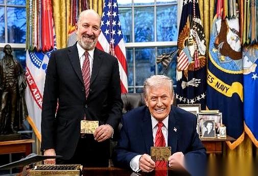 100万美金，一张绿卡，直接打钱给美国财政部就行。特朗普把移民这事儿，彻底玩成