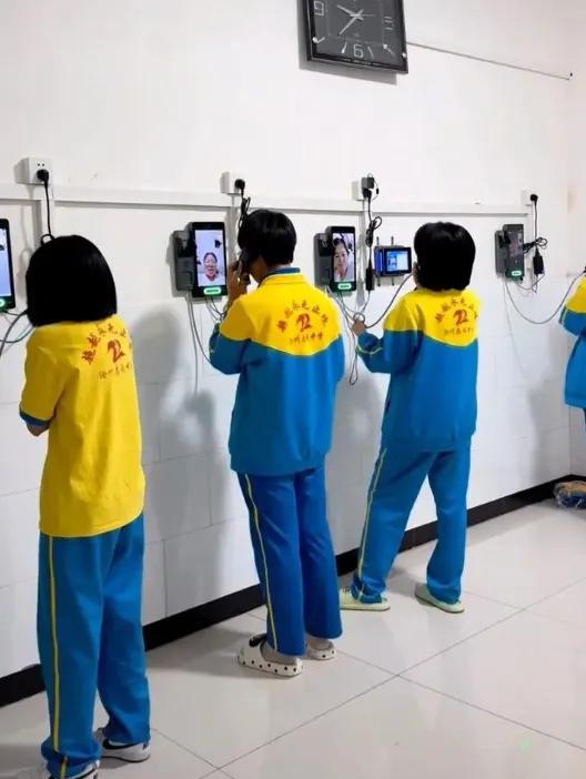 就问下大家，学校搞成这样有没有必要？[捂脸哭]#学校过度惩戒##学校管理乱象