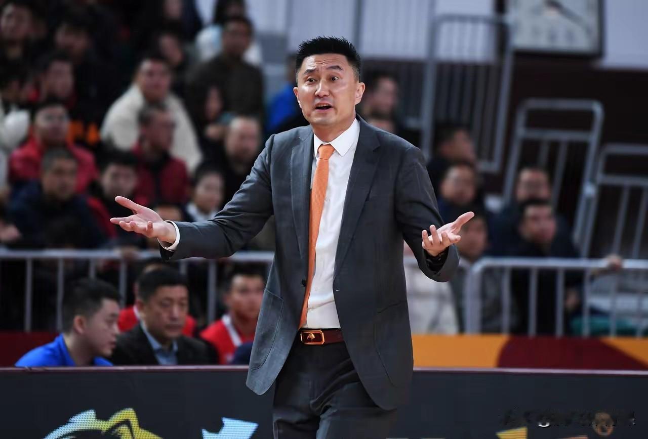 广东主场98:99爆冷不敌北控，不得不承认三大事实:1.杜锋改变战术让胡明轩