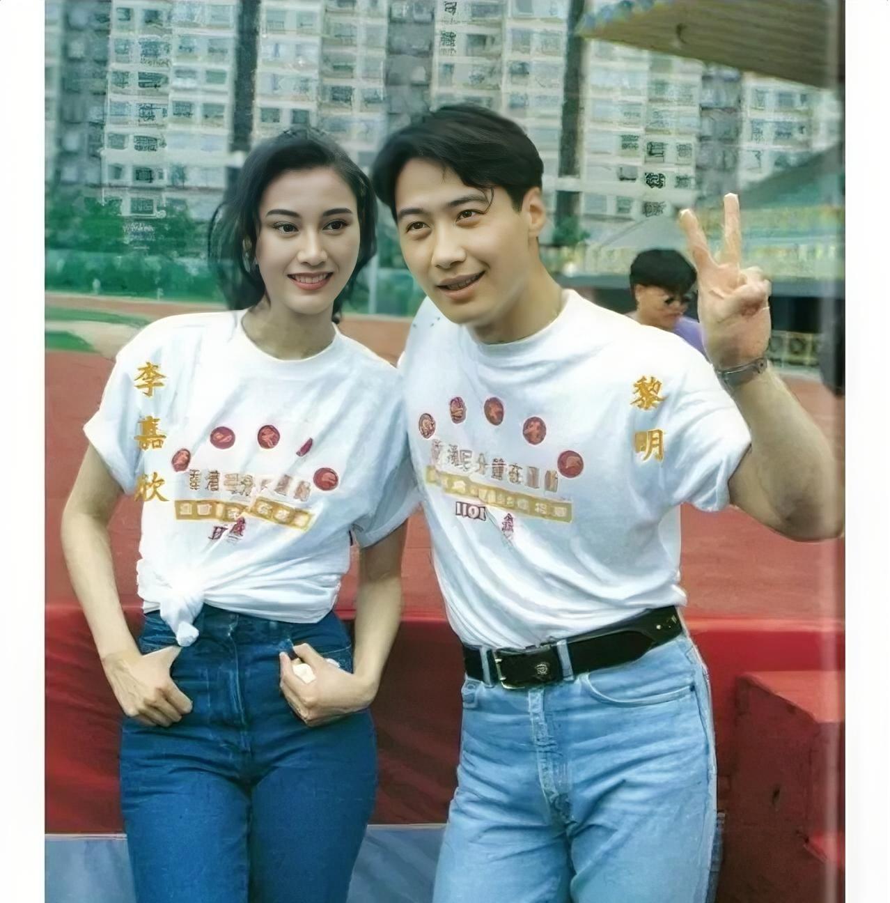 这张照片记录下了李嘉欣和黎明1994年在香港的美好瞬间，那时李嘉欣24岁，美艳动