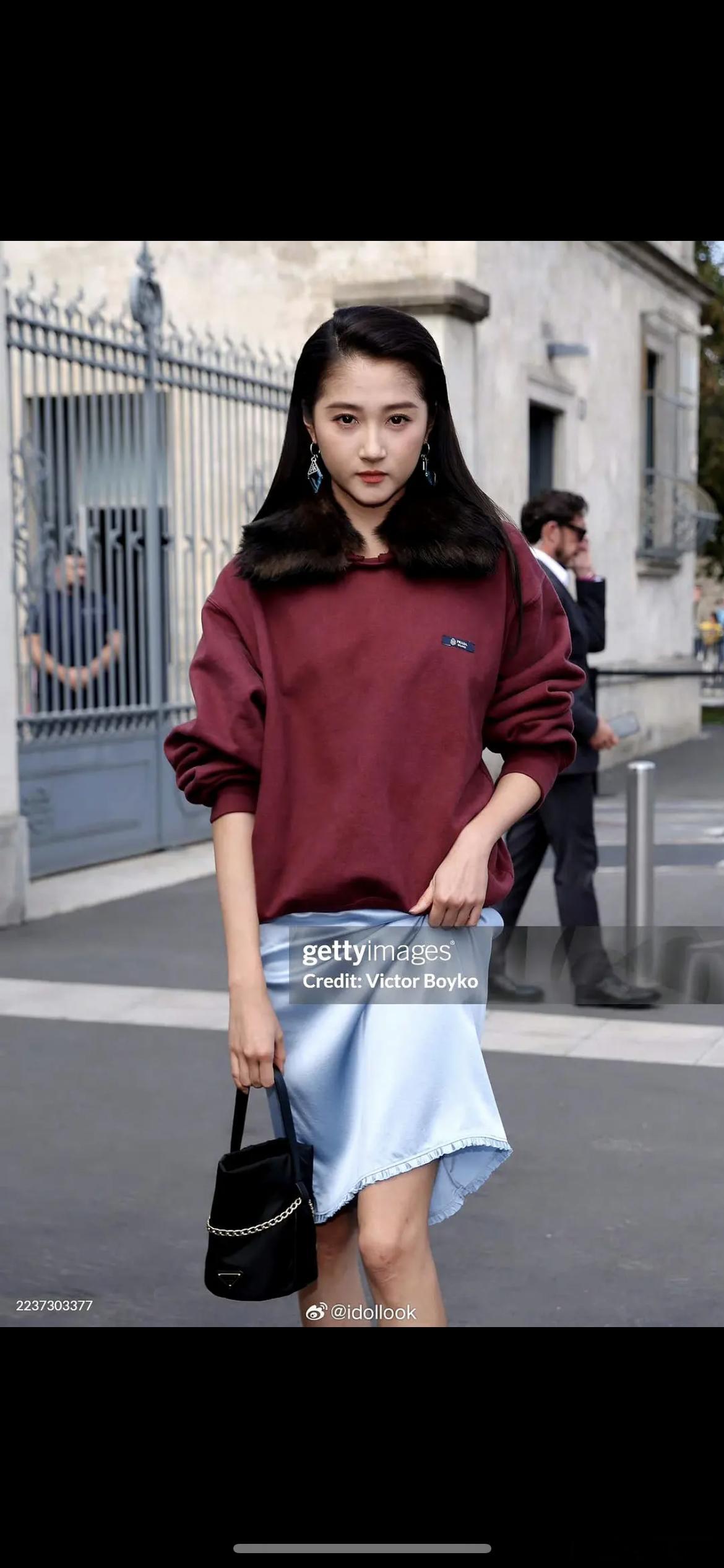 关晓彤明明很年轻，但偏偏有一股姨味（挡住下巴，观感会好超级多）​​​