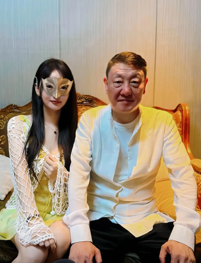 果然还是男人更懂男人！我跟对象吐槽，韩磊都57了，咋还不老实？他“呵呵”