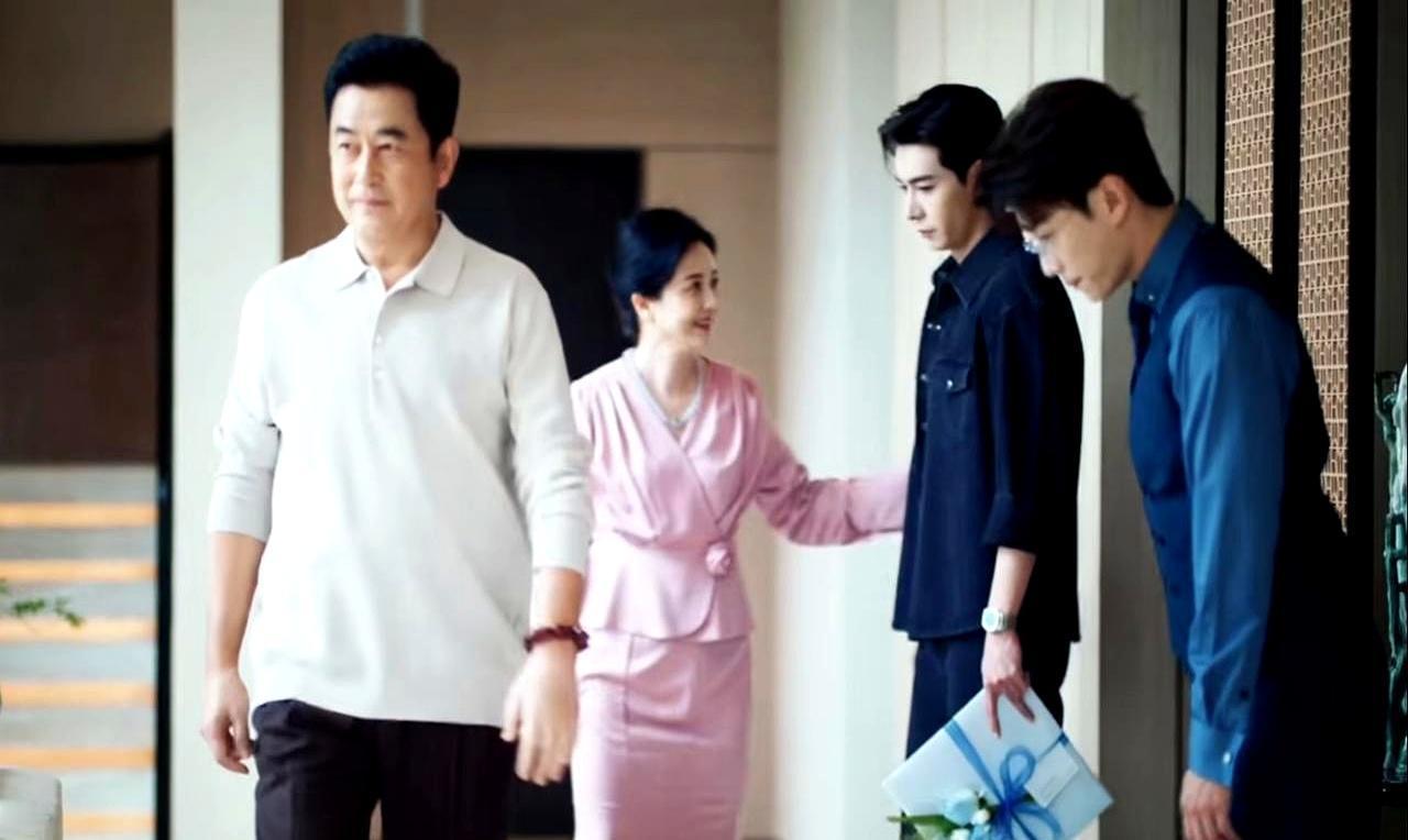 3分钟，够了。屏幕上裴轸鞠躬——不是点头，是脊椎一节一节弯下去的弧度。代旭为