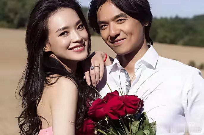 真是有点不理解有些明星夫妻的相处方式。舒淇说：她和老公冯德伦俩人在北京和香港的家