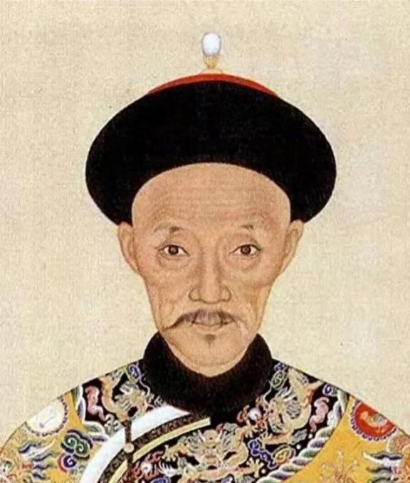 清朝银库库丁们下班，总想夹带点儿碎银子回家。他们出库门时要脱得个精光，大家光着屁