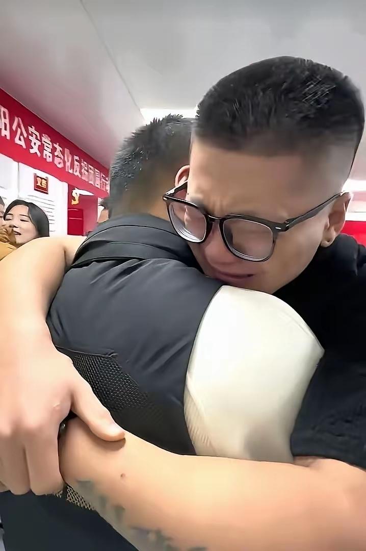 还是网友们看得透为什么有的人在被亲生父母找到后却死活不愿意人，即使生活过