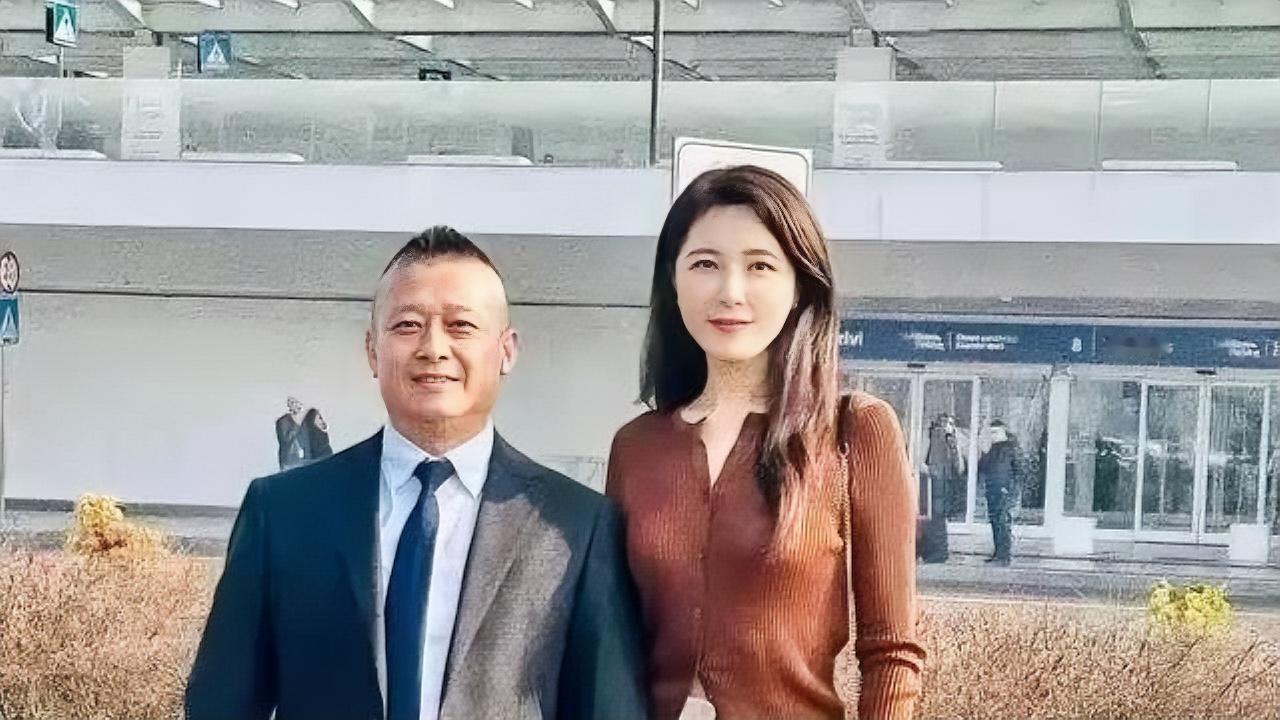 她是两百年难遇的美人，靠美貌“征服”无数男人，如今49岁，仍然未婚，孑然一身。