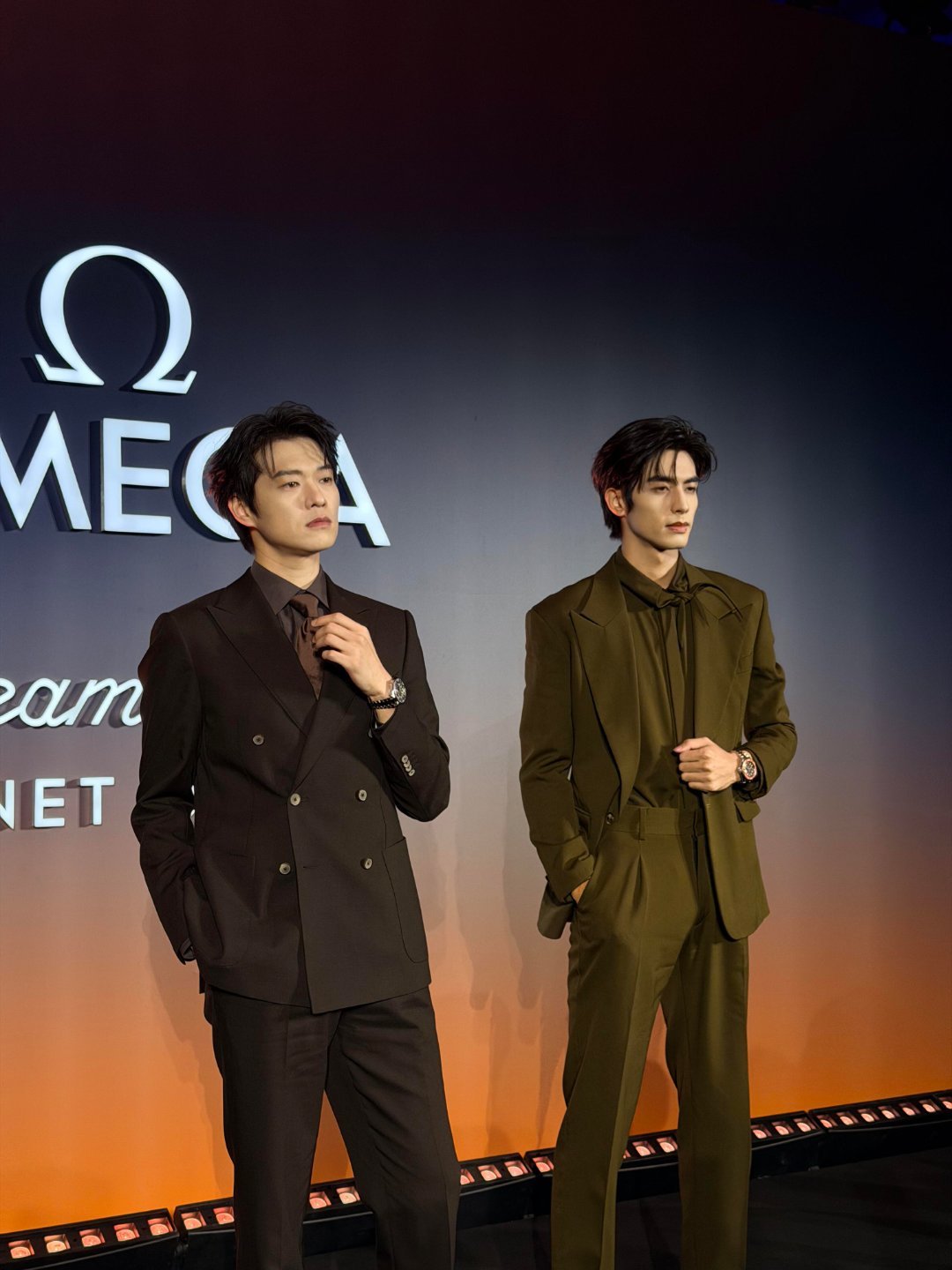 宋威龙魏大勋我都笑纳了双份帅气暴击谁顶得住！两种风格的帅哥，这波对我的眼睛很好