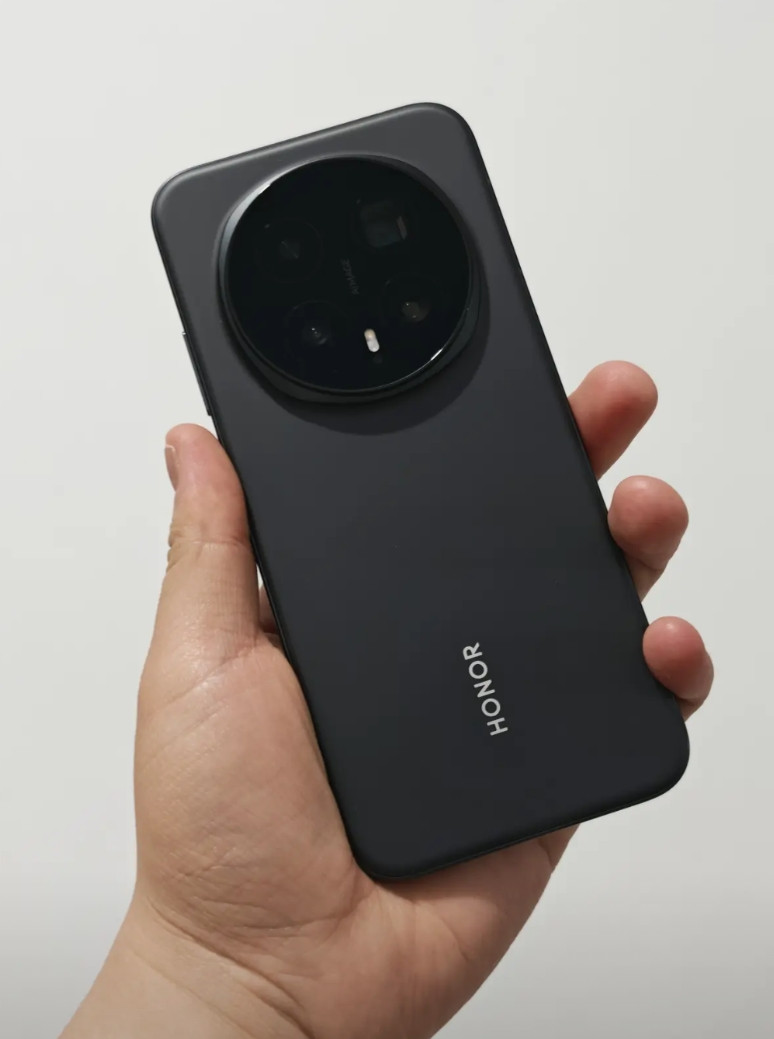 荣耀Magic8Pro这手感真的绝了！跟Magic7Pro对比了一下，机身略