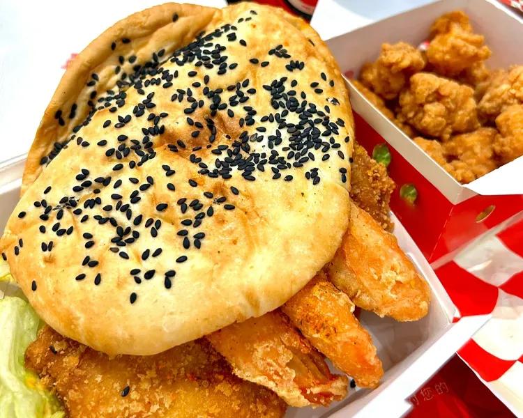 很多人好奇魏友纯的塔斯汀，为什么能在肯德基、华莱士中脱颖而出？相比华莱士退市