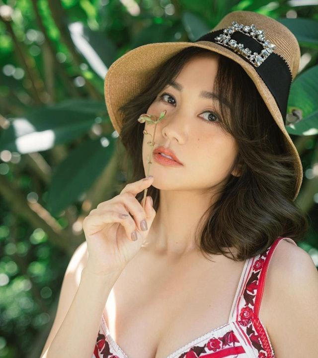 现年48岁的谢安琪(Kay)虽然早已成为人妻兼生了两个小朋友，但她绝无半点师奶