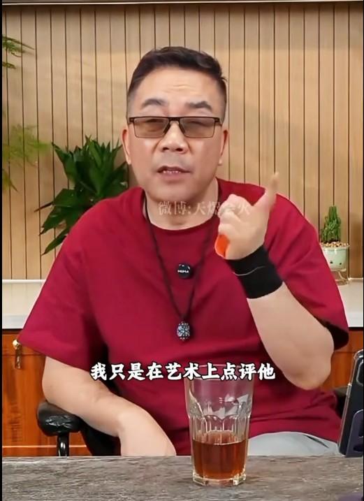 杨仪站出来点评郭德纲，说其对行业没什么贡献，反而把相声霍霍的够呛，他留下的那些作
