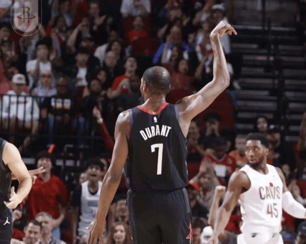 火箭球员凯文-杜兰特在X上与网友互动：网友：你就是你去过的每支球队的“毒瘤”