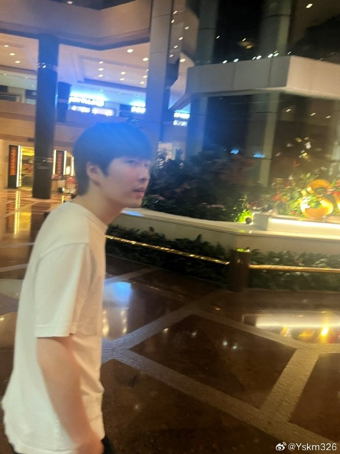 YSKM分享和前IG队友的聚餐照: 下次再见~ 希望大家順順利利