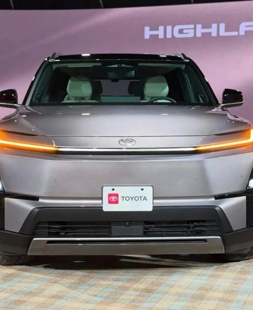 丰田汉兰达出纯电版，515公里续航能赢回“家用王”称号吗？当混动王者转身加入纯电