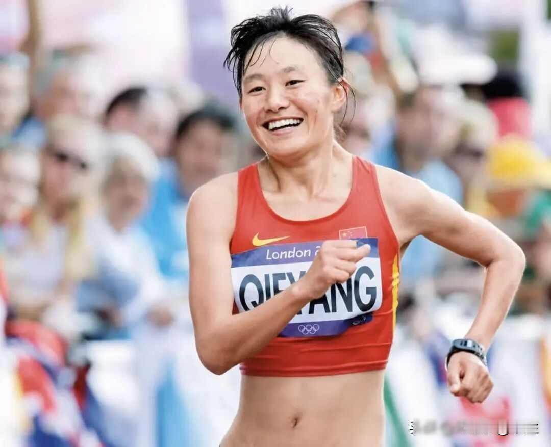 她已退役，金牌刚到手，脚步却停不下来2023年10月4日，杭州亚运会混合团体