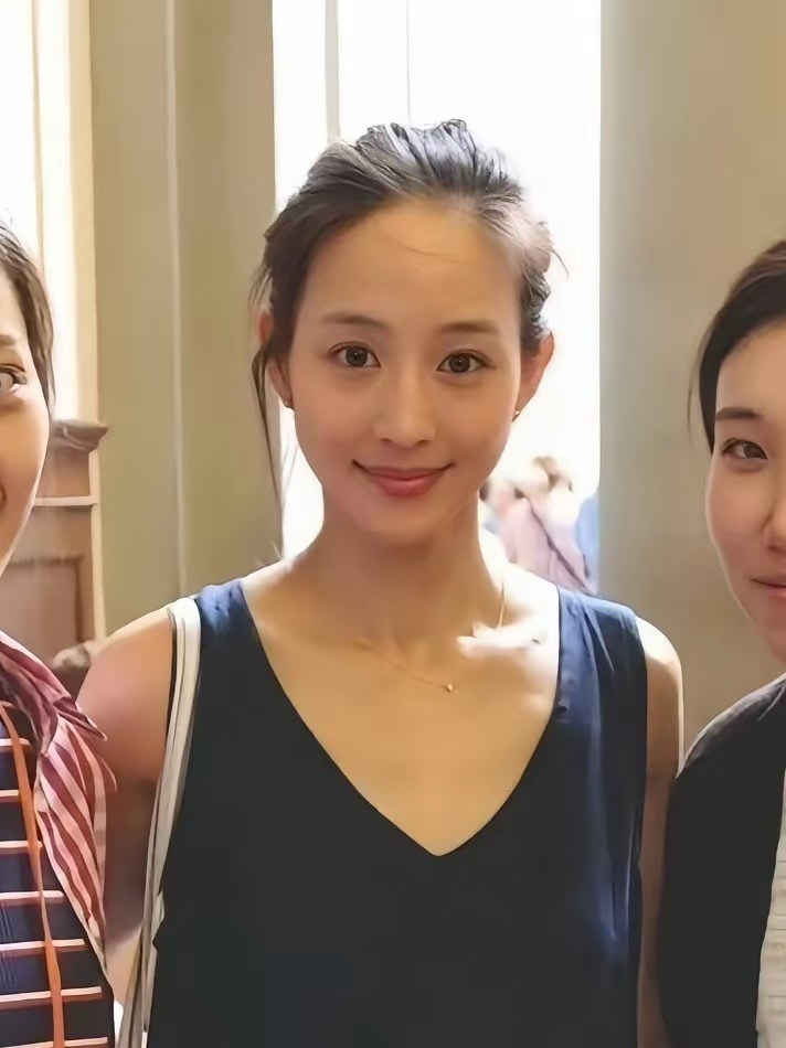 查了下张钧甯的家庭情况，不查不知道，一查才知道，她这名字其实起简单了。她爸爸是留