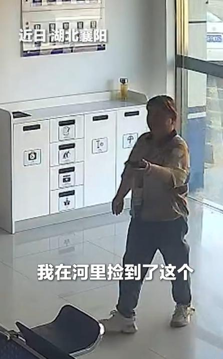 无知者无畏！7月10日央视新闻报道，湖北襄阳，一大妈正在汉江边洗衣服，感觉水里有