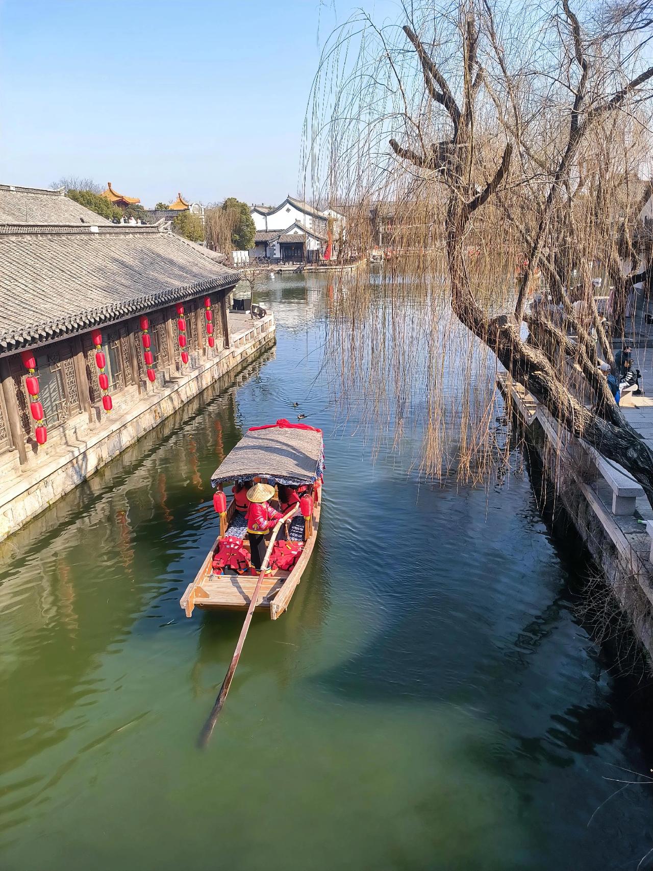 一位年轻老师给我发信息，希望给她推荐几本教育类书籍。用她的话说，天天刷视频没有意