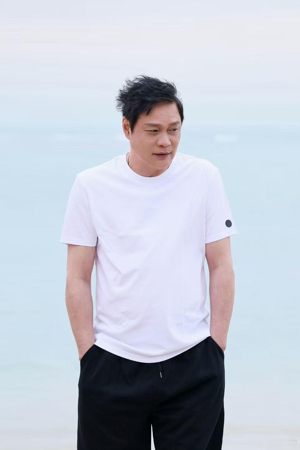 范志毅不小心把邓超卡在裆下哈哈哈哈哈五哈团欢乐不断，掰腿游戏突发趣味意外，范