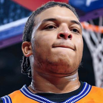 上海男篮主教练卢伟辟谣洛夫顿离队一事。之前洛夫顿在社媒表示自己即将回归NCAA，