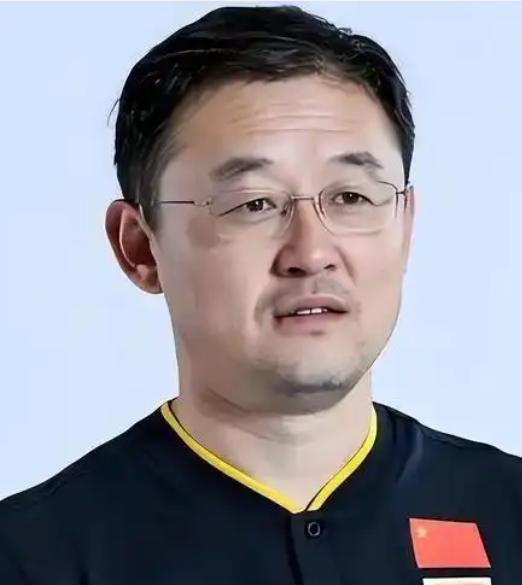 孙继海终于出山了。 饱受“只练不打、回避实战”争议的孙继海正式出山，参加主办