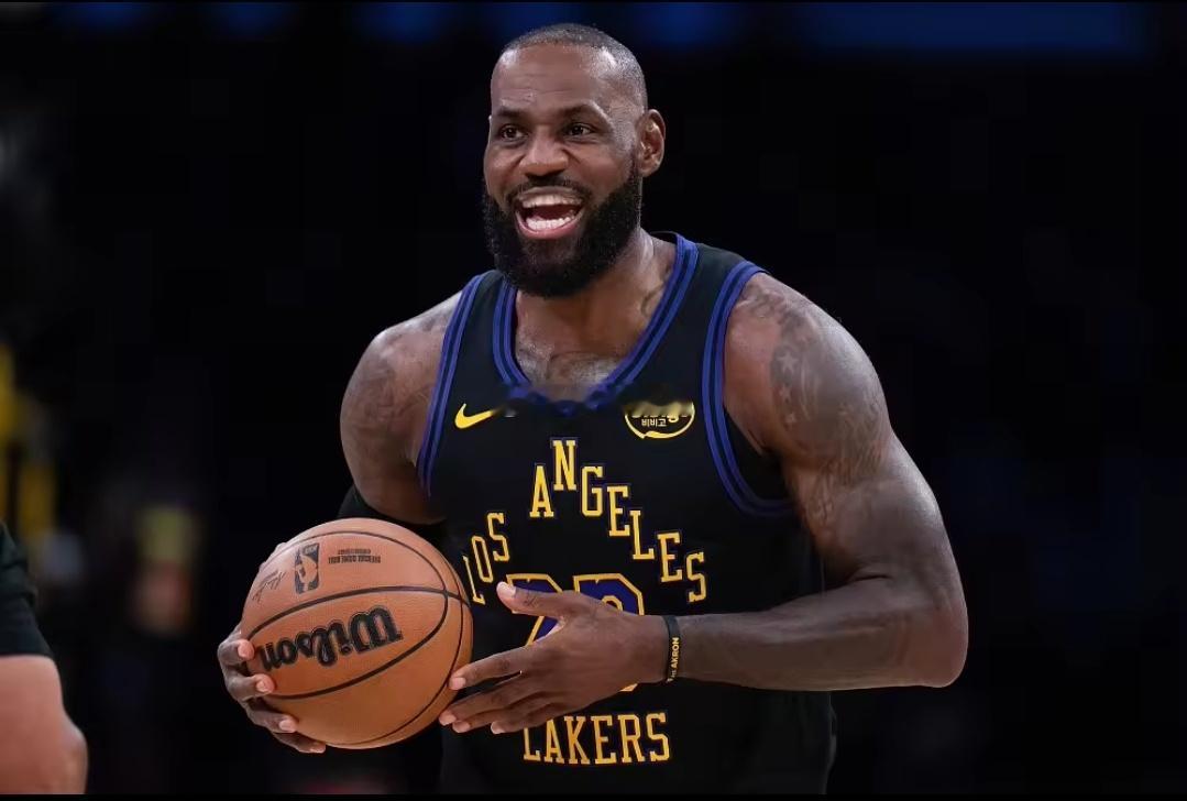 詹姆斯25-26赛季数据：场均20.9分6.1篮板7.2助攻湖人131-107战