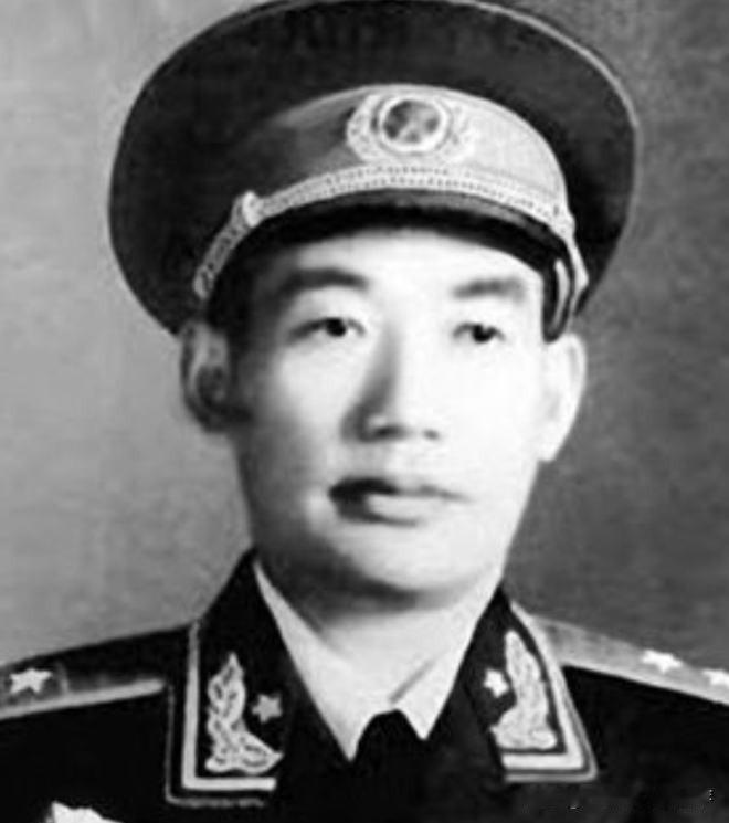 1963年，沈阳军区副政委杜平中将接受调令，前往南京赴任。抵达机场后，南京军区迎