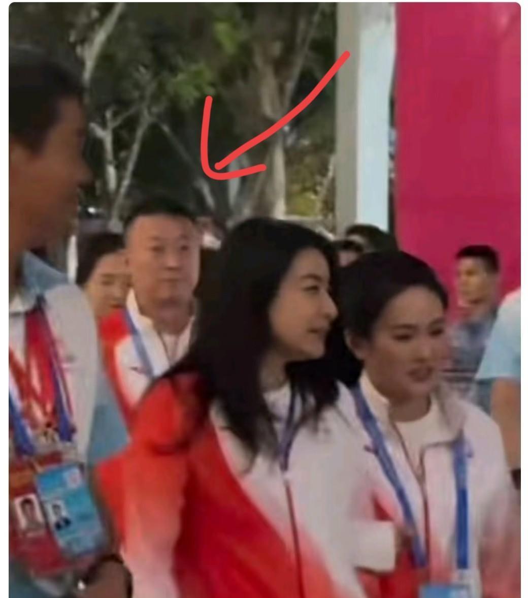 全运会开幕式上，几个月不见的国乒马林指导，终于出现了，前面他缺席了几场比赛