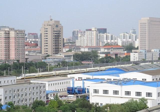 坚决支持中国政府的严正声明，越南占领的中国岛礁全部归还，越方人员全部撤出！否则后