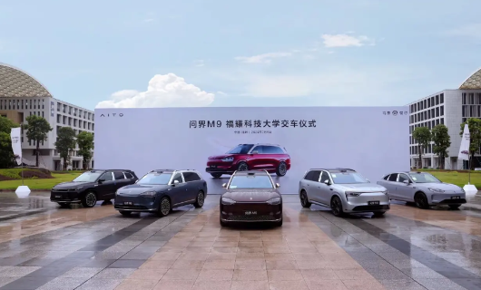 现在的张总已经是今非昔比了曾经的张总甚至都上不了桌，现在的张总参加的都是高端局