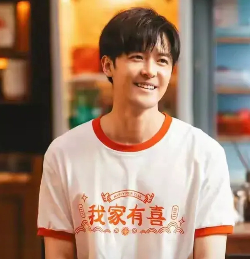 《四喜》看了个寂寞，本来是奔着他去的，结果开播两集他就被编导让下线了。这个人就