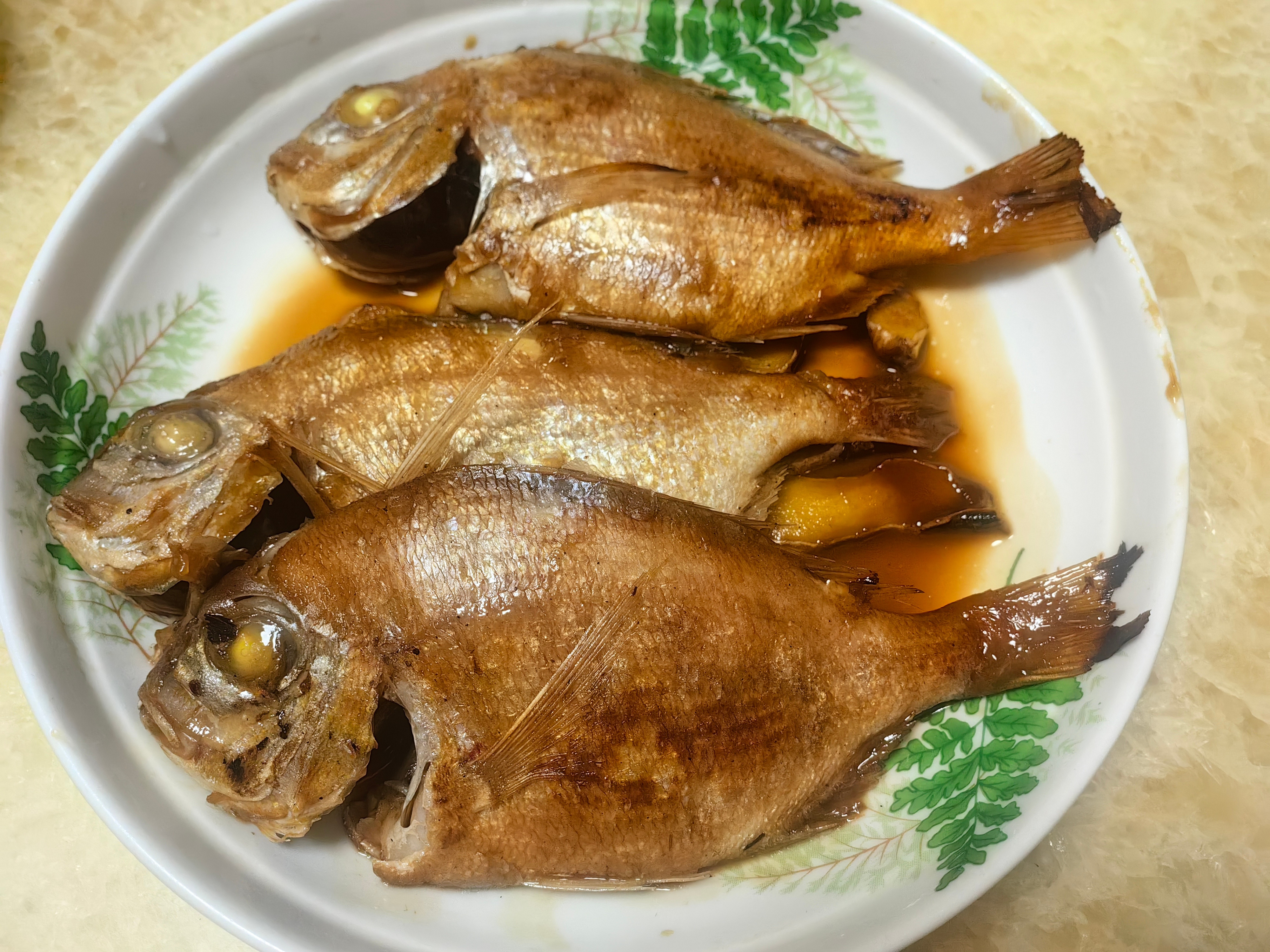 每日一餐分享红烧鱼，虾米西葫芦，白萝卜炖排骨。​​​