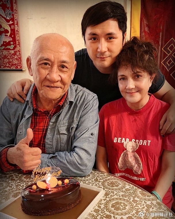 李家鼎前妻施明於3月21日因肺炎病逝，享年74歲，一直由大仔李泳漢處理所有後事，