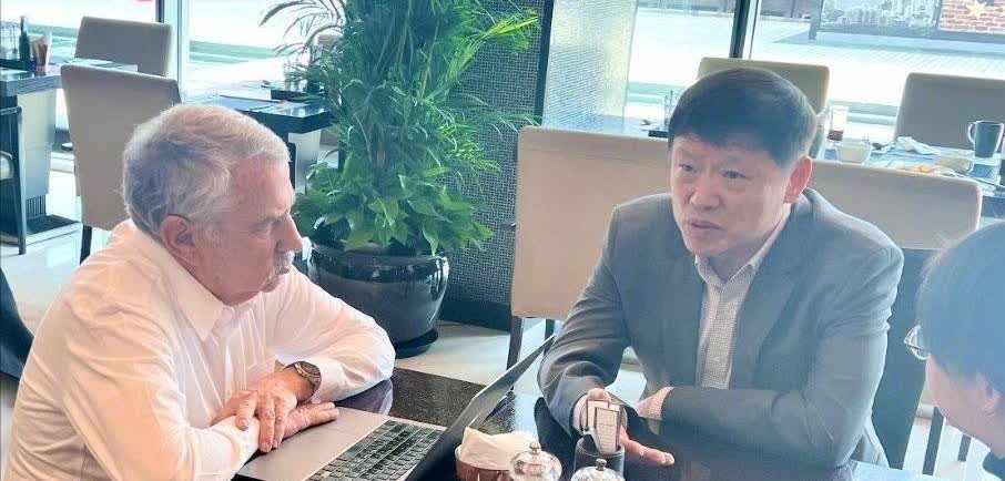 美国战略分析员来中国取经，结果被老胡忽悠瘸了…… 前段时间，美国的战略分