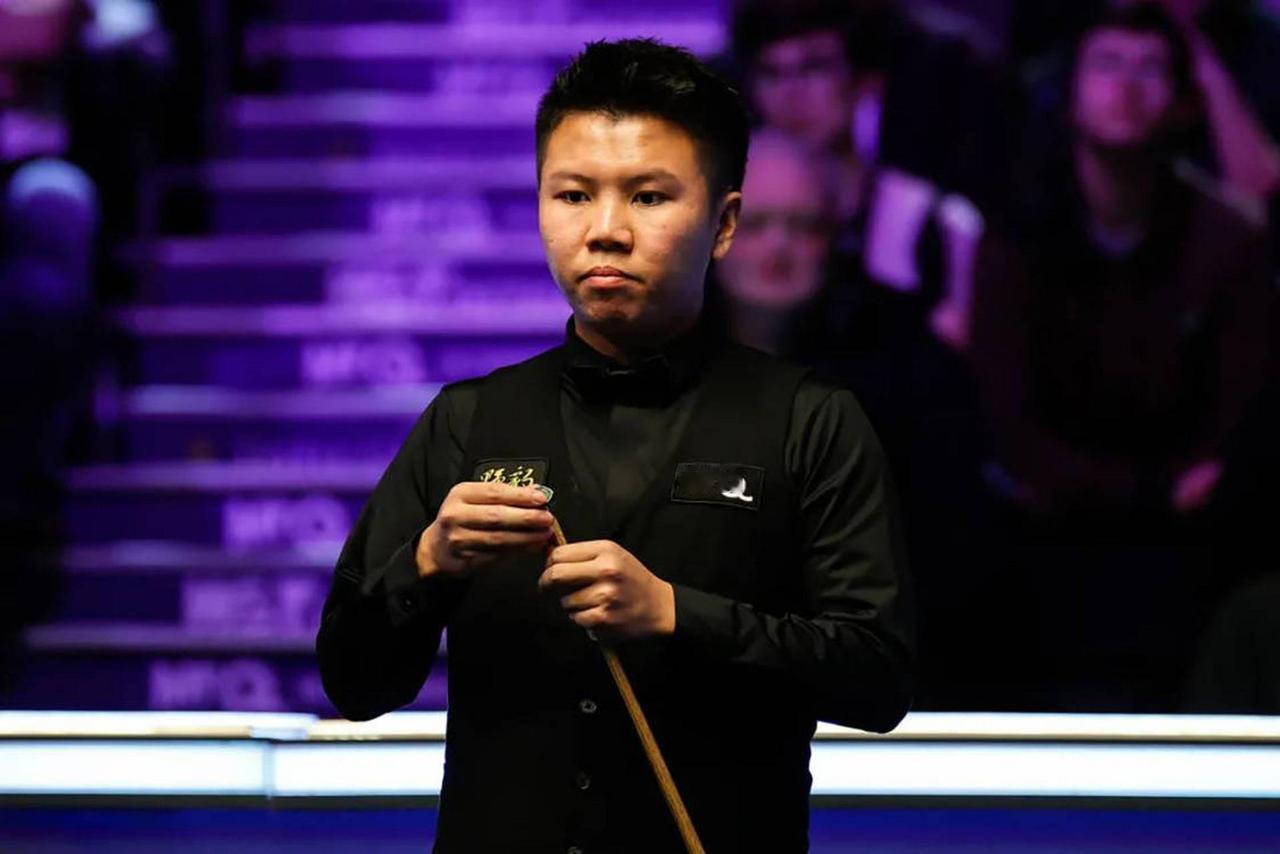 刚刚结束了一场斯诺克威尔士公开赛1/16决赛，世界排名第25位的中国球员周跃龙，