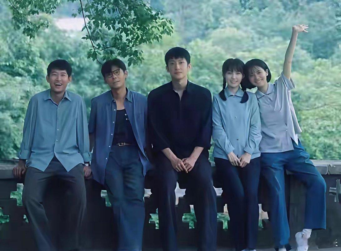 这几天看《重器》，查了一下五位主演的真实年龄，看看哪个演实习生最合适。黄景瑜，1