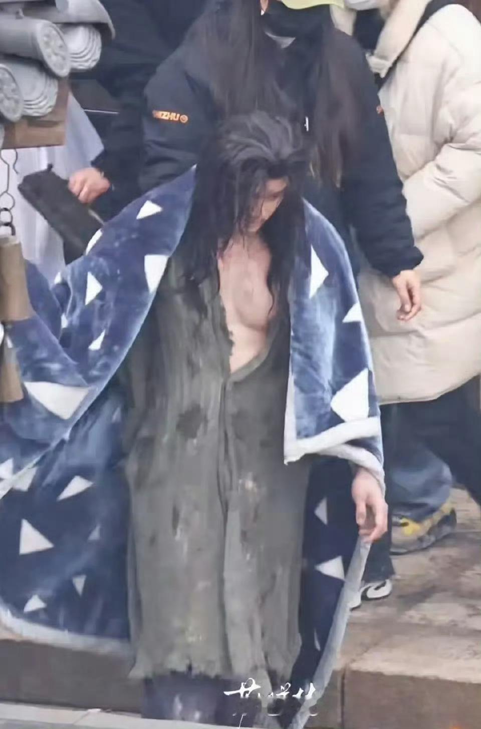 男演员禁止练胸好吗刷到一整个被吓到，我真的恐乳了！