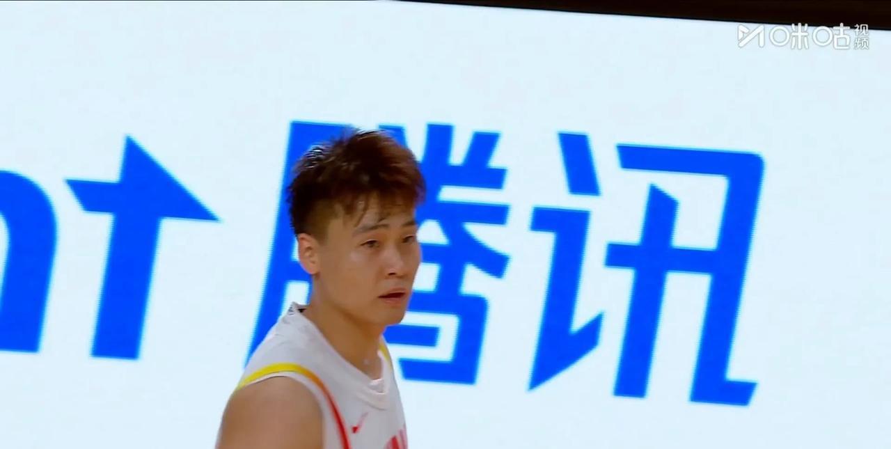 凭借朱俊龙的压哨三分命中，男篮首节比赛30-22领先东道主沙特。此次出征的男篮大