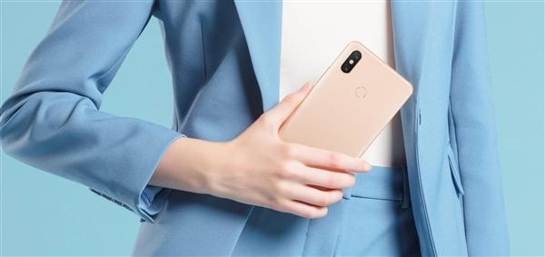 【REDMI7英寸旗舰年底见】据数码博主爆料，REDMI正在测试一款配备7英寸